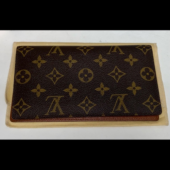 Louis Vuitton Monogram Checkbook - Picture 4 of 11